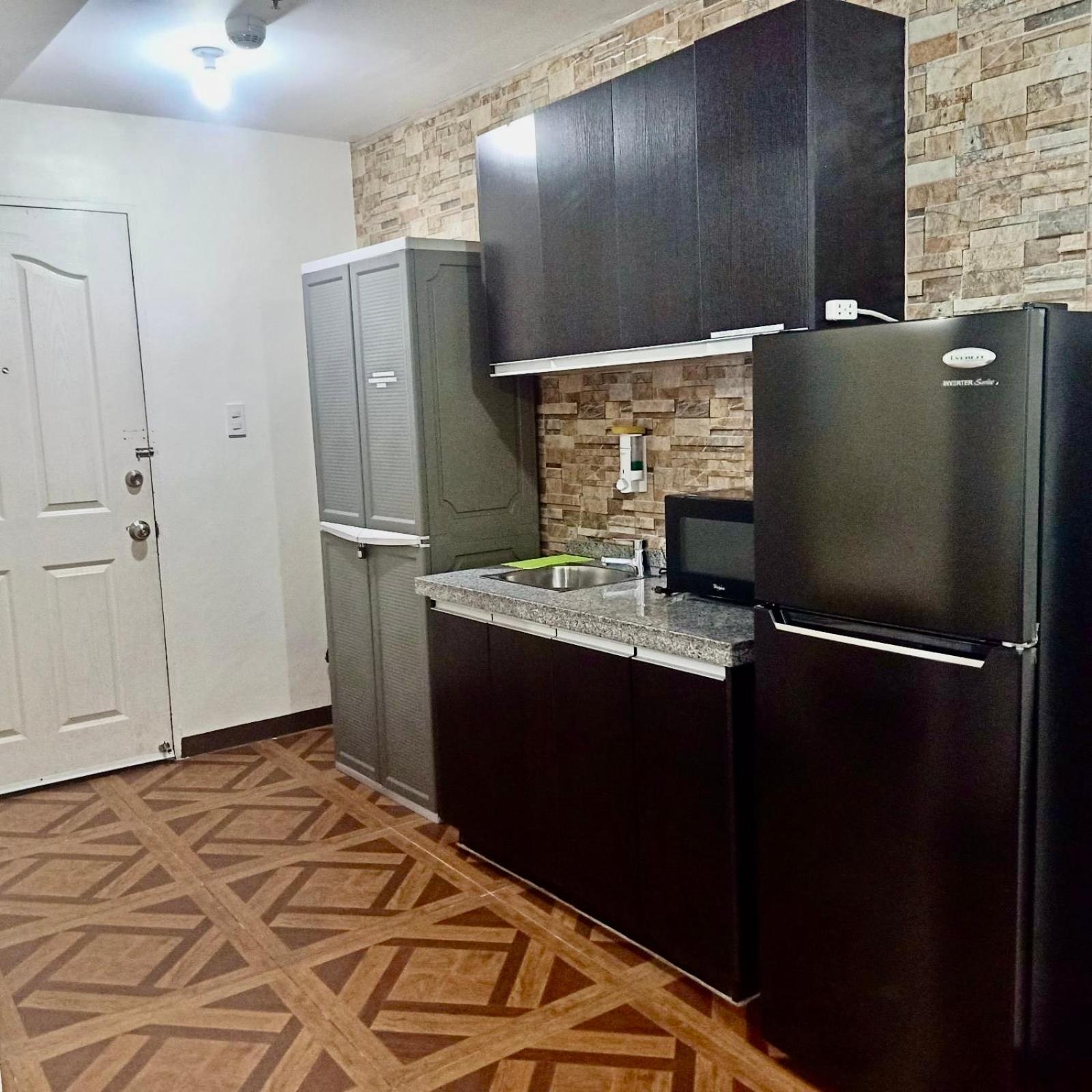 Affordable Makati Apt Manila Eksteriør billede